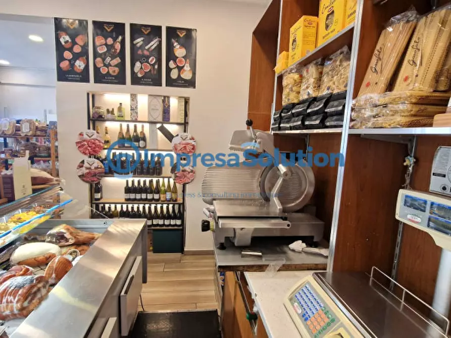 Immagine 7 di Attività commerciale in vendita  in Via San Giacomo dei Capri a Napoli