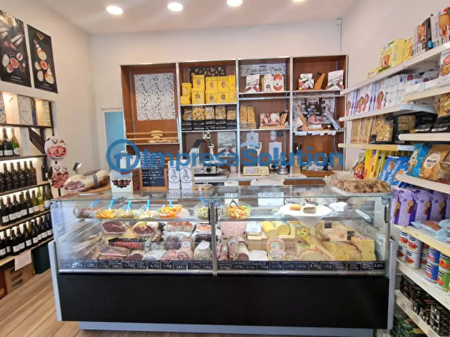 Immagine 8 di Attività commerciale in vendita  in Via San Giacomo dei Capri a Napoli