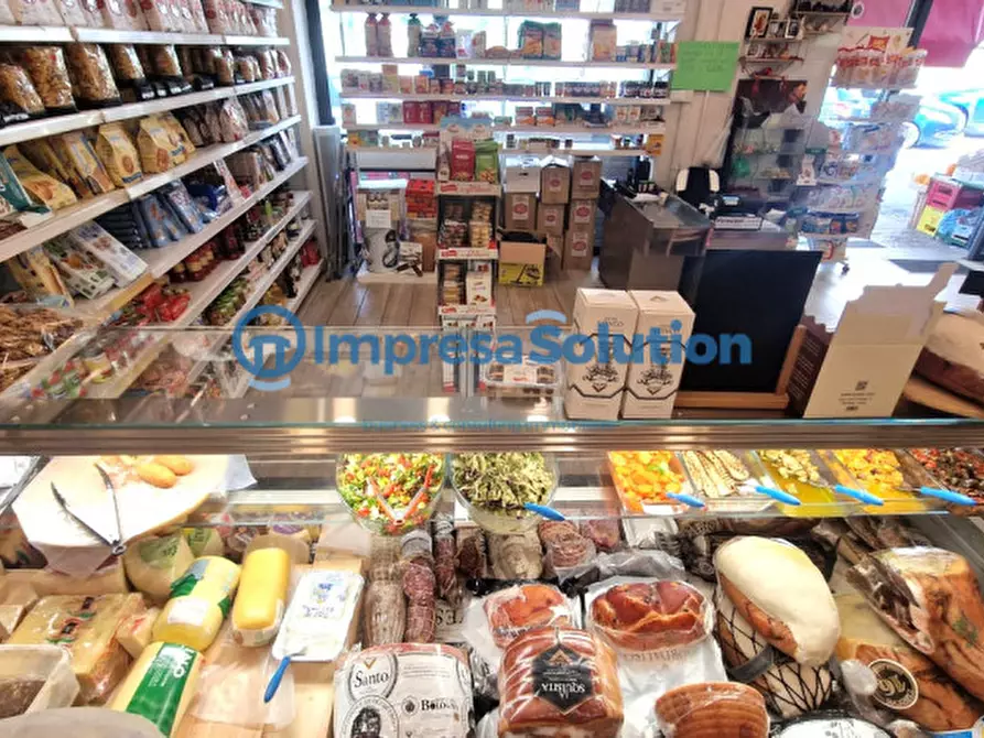 Immagine 10 di Attività commerciale in vendita  in Via San Giacomo dei Capri a Napoli