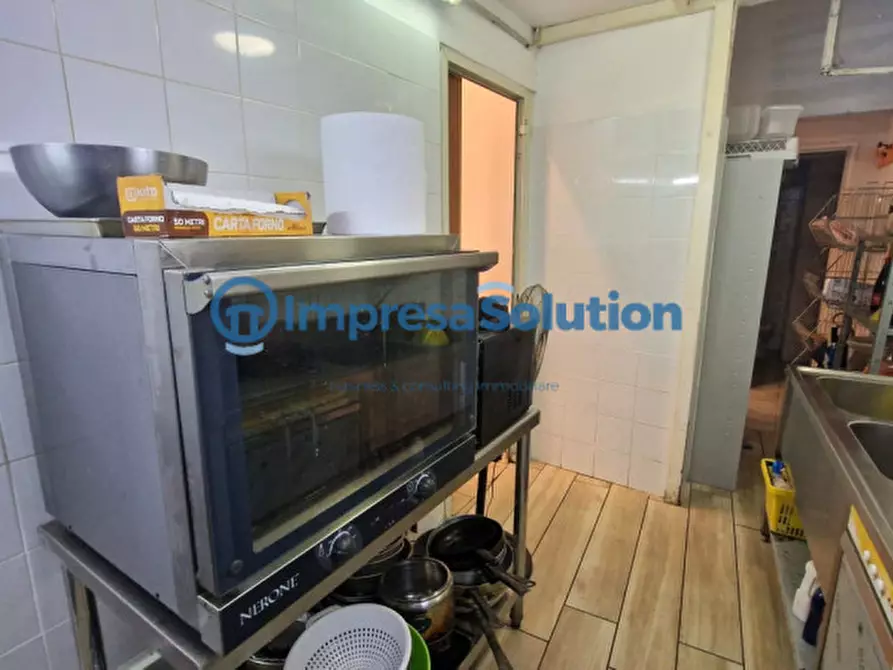 Immagine 14 di Attività commerciale in vendita  in Via San Giacomo dei Capri a Napoli