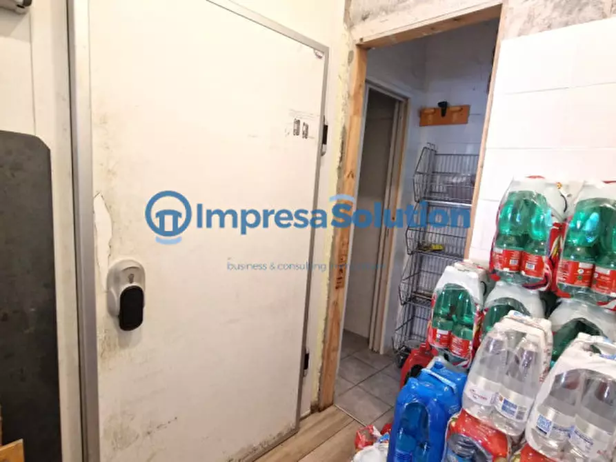 Immagine 15 di Attività commerciale in vendita  in Via San Giacomo dei Capri a Napoli