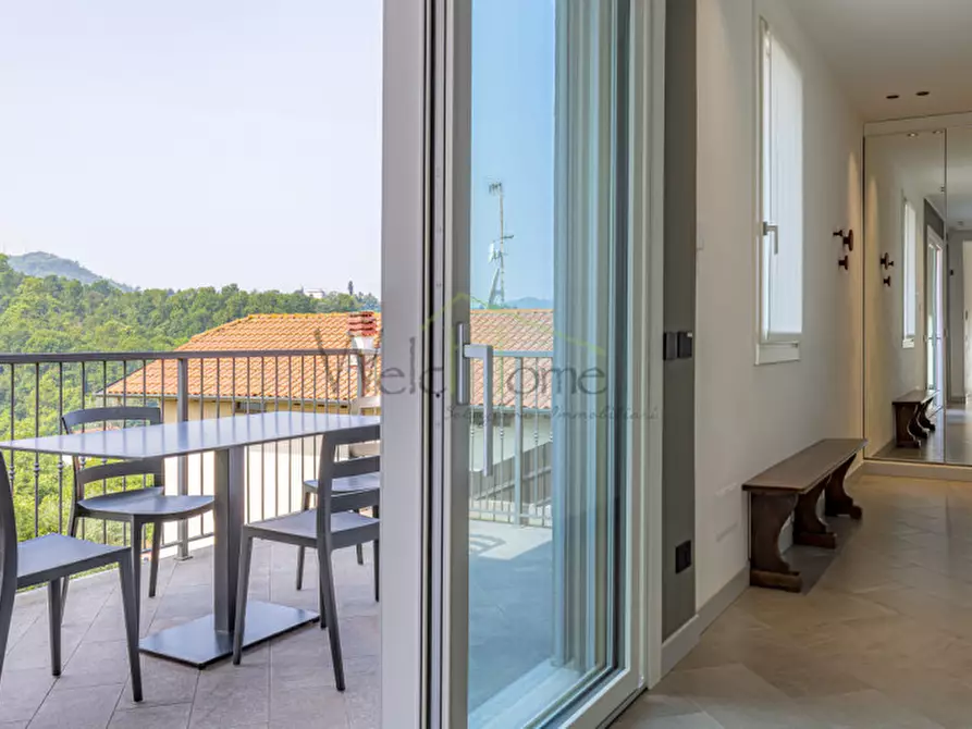 Immagine 10 di Appartamento in vendita  a Como