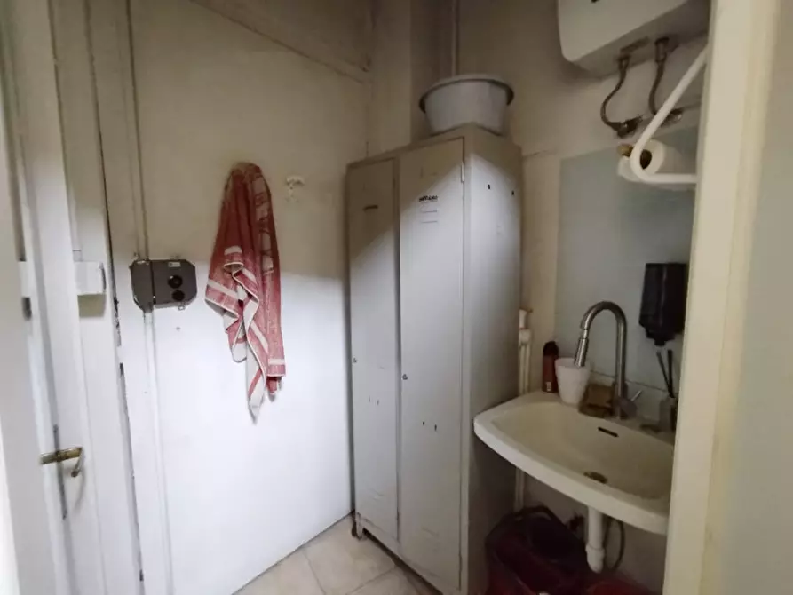 Immagine 7 di Negozio in vendita  in Corso Peschiera 146/C a Torino