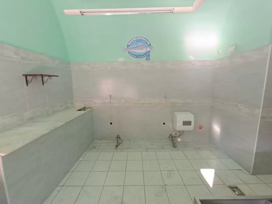 Immagine 5 di Negozio in vendita  in Via Federico II di Svevia, 85 a Andria