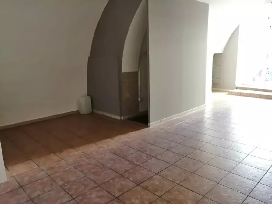 Immagine 3 di Negozio in vendita  in PIAZZA RUGGERO VII, 11 a Andria