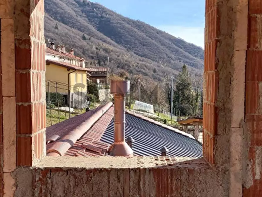 Immagine 21 di Villa in vendita  a Schio