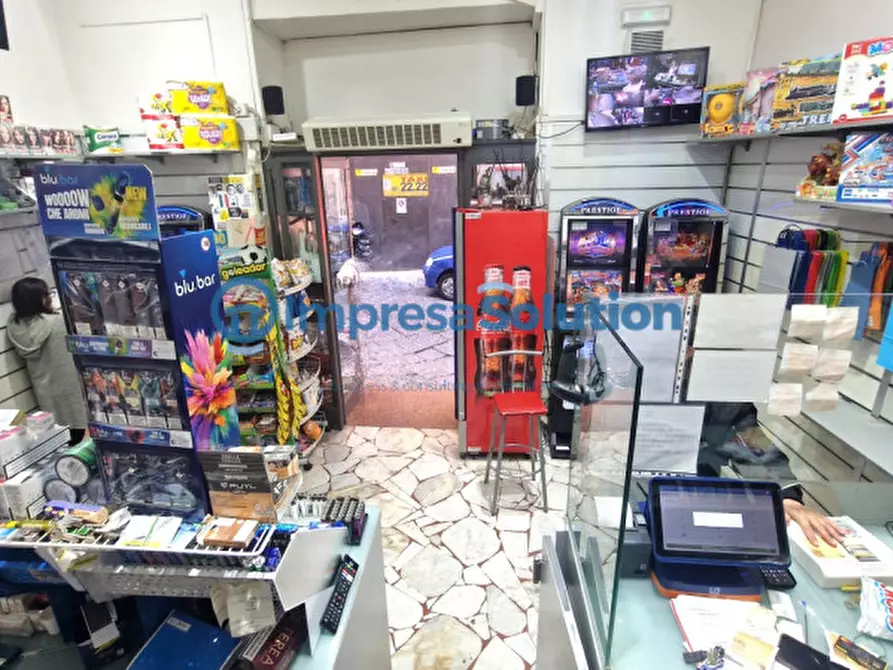 Immagine 9 di Attività commerciale in vendita  in Via San Mattia a Napoli