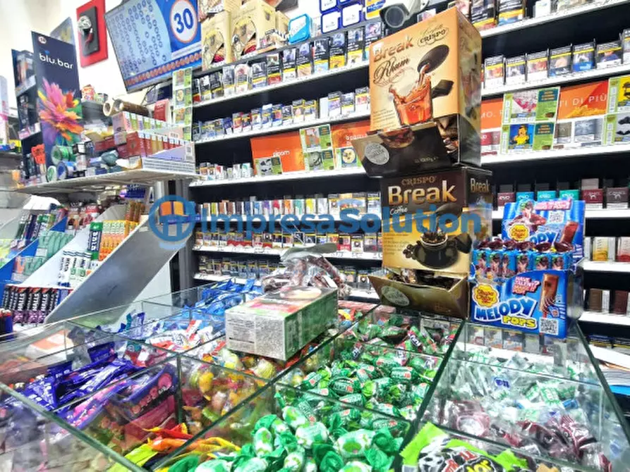 Immagine 10 di Attività commerciale in vendita  in Via San Mattia a Napoli