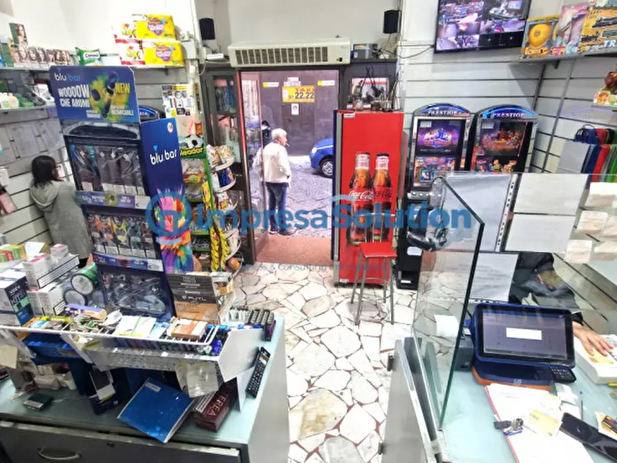 Immagine 14 di Attività commerciale in vendita  in Via San Mattia a Napoli