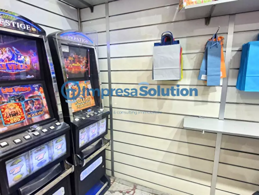Immagine 16 di Attività commerciale in vendita  in Via San Mattia a Napoli