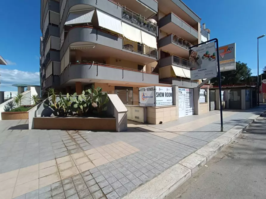 Immagine 1 di Negozio in vendita  in VIA CORATO, 202 a Andria