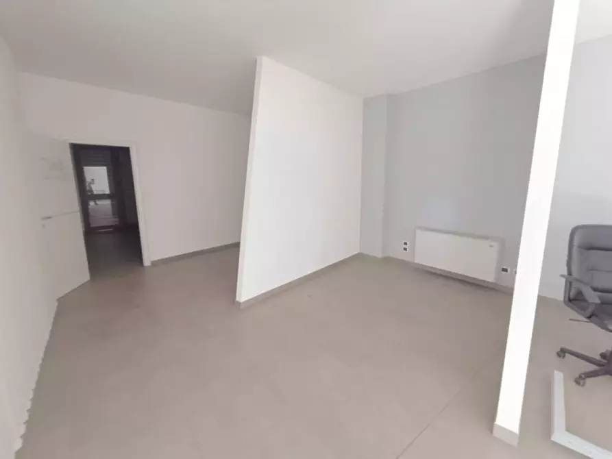 Immagine 4 di Negozio in vendita  in VIA CORATO, 202 a Andria