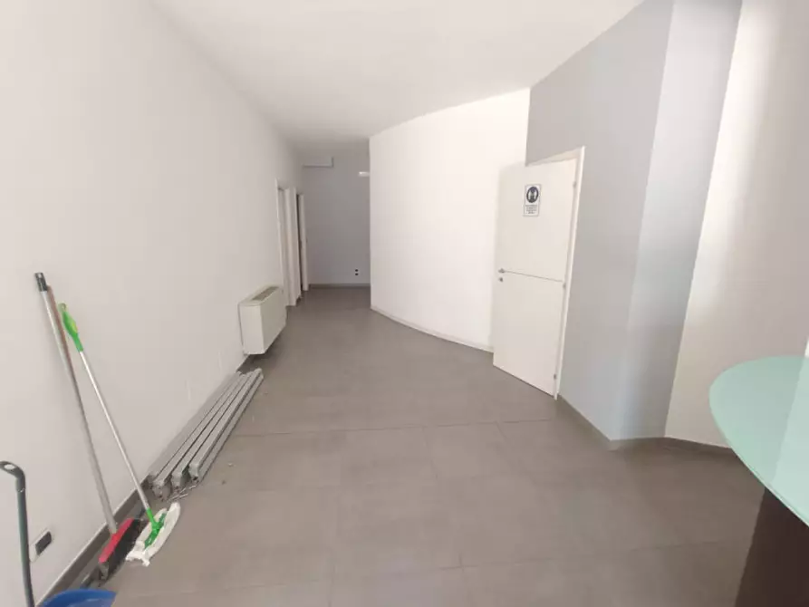 Immagine 6 di Negozio in vendita  in VIA CORATO, 202 a Andria