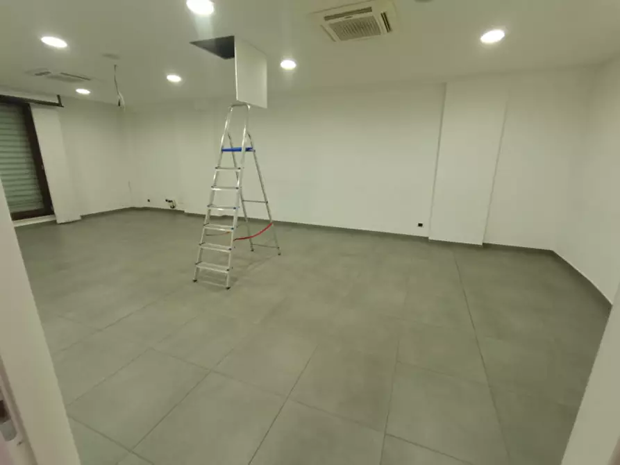 Immagine 7 di Negozio in vendita  in VIA CORATO, 202 a Andria