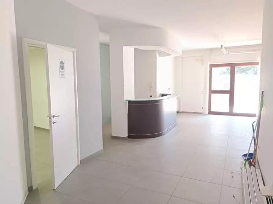 Immagine 17 di Negozio in vendita  in VIA CORATO, 202 a Andria