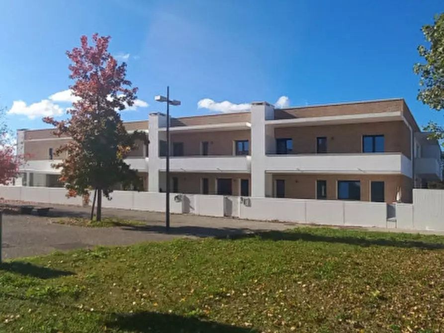 Immagine 1 di Villetta a schiera in vendita  in Piazza Elsa Morante a Ravenna