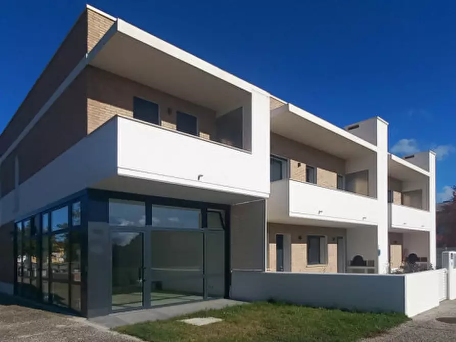 Immagine 4 di Villetta a schiera in vendita  in Piazza Elsa Morante a Ravenna