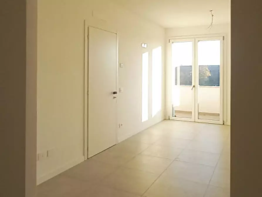 Immagine 16 di Villetta a schiera in vendita  in Piazza Elsa Morante a Ravenna