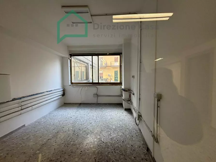 Immagine 9 di Negozio in affitto  in Vico Tutti i Santi a Napoli