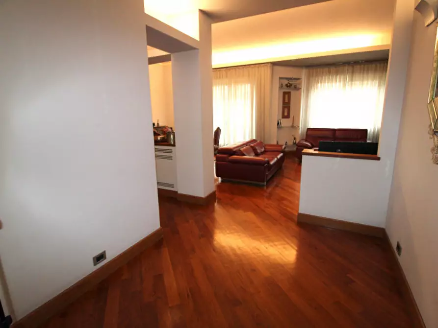 Immagine 2 di Appartamento in vendita  in Via Francesco Saverio Nitti a Roma