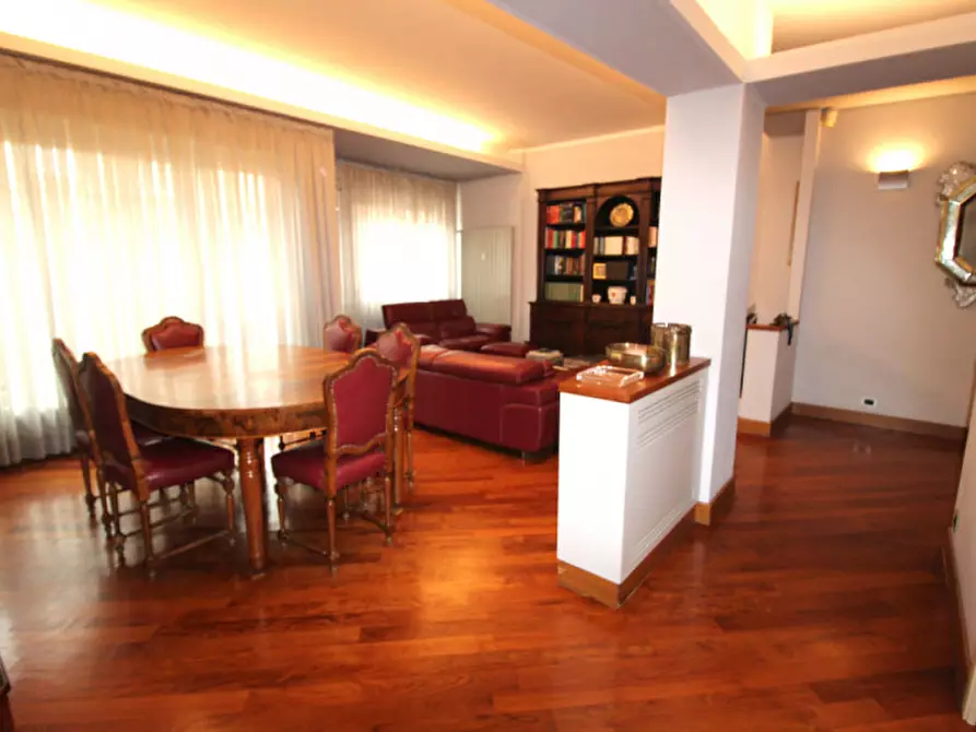 Immagine 4 di Appartamento in vendita  in Via Francesco Saverio Nitti a Roma