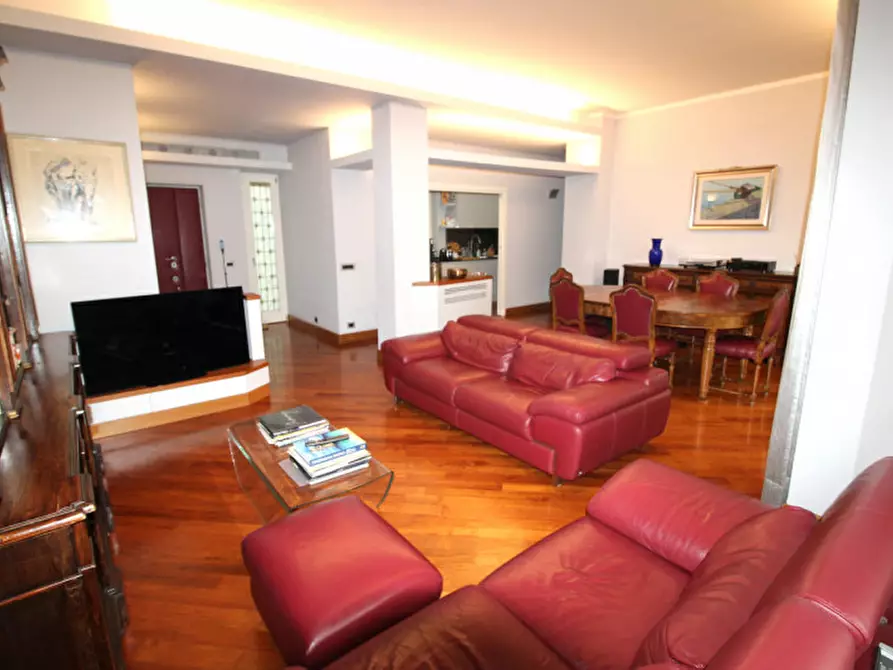 Immagine 5 di Appartamento in vendita  in Via Francesco Saverio Nitti a Roma