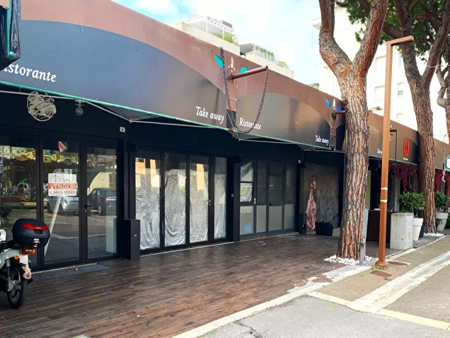 Immagine 1 di Negozio in vendita  in viale Corridoni a Riccione