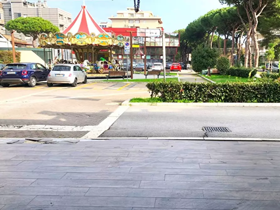 Immagine 2 di Negozio in vendita  in viale Corridoni a Riccione