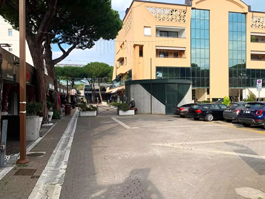 Immagine 3 di Negozio in vendita  in viale Corridoni a Riccione