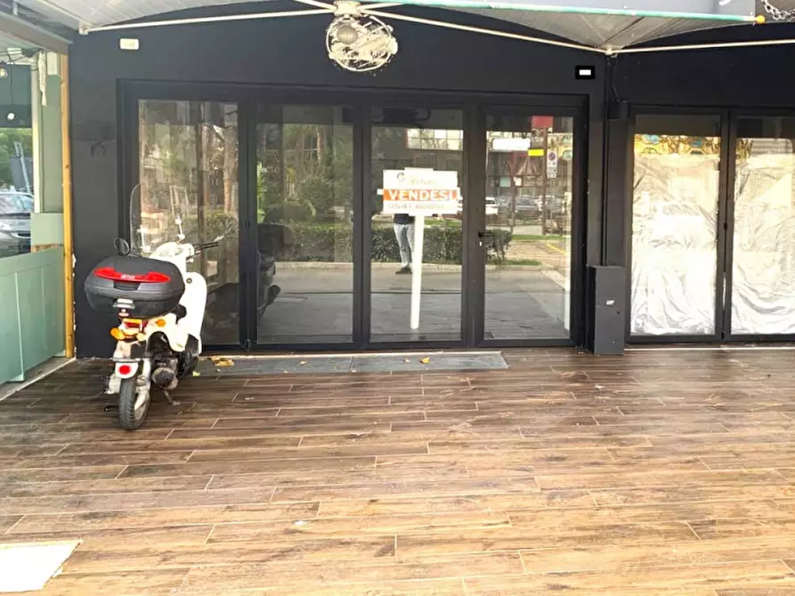 Immagine 4 di Negozio in vendita  in viale Corridoni a Riccione