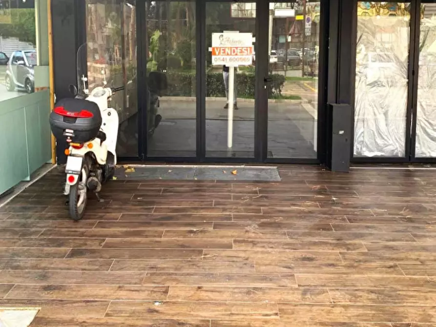 Immagine 5 di Negozio in vendita  in viale Corridoni a Riccione