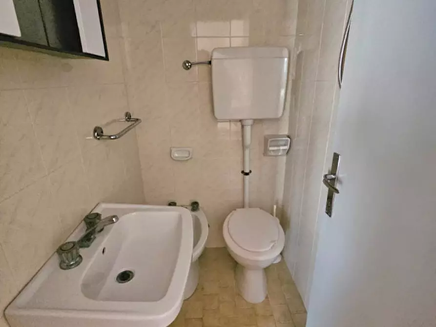 Immagine 17 di Hotel in vendita  in via pallotta 11 a Rimini