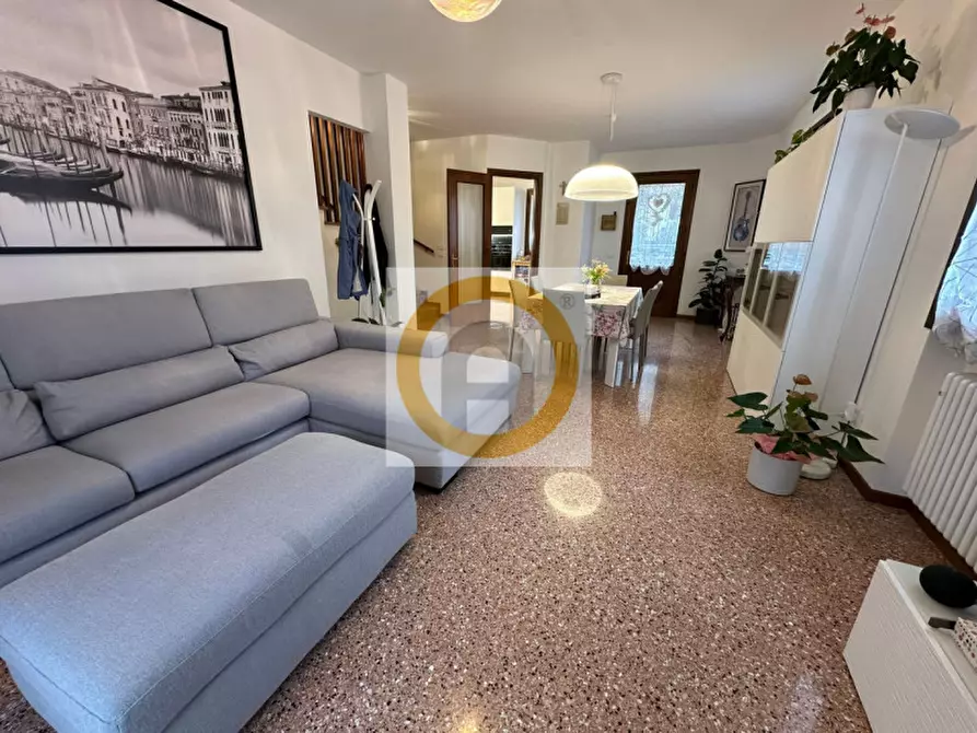 Immagine 1 di Casa bifamiliare in vendita  a Pove Del Grappa