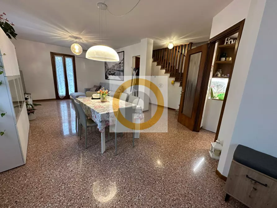 Immagine 2 di Casa bifamiliare in vendita  a Pove Del Grappa