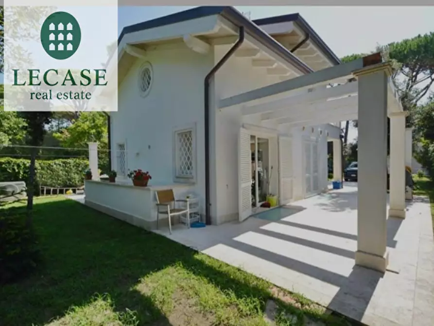 Immagine 3 di Villa in vendita  in Via Amilcare Ponchielli a Forte Dei Marmi