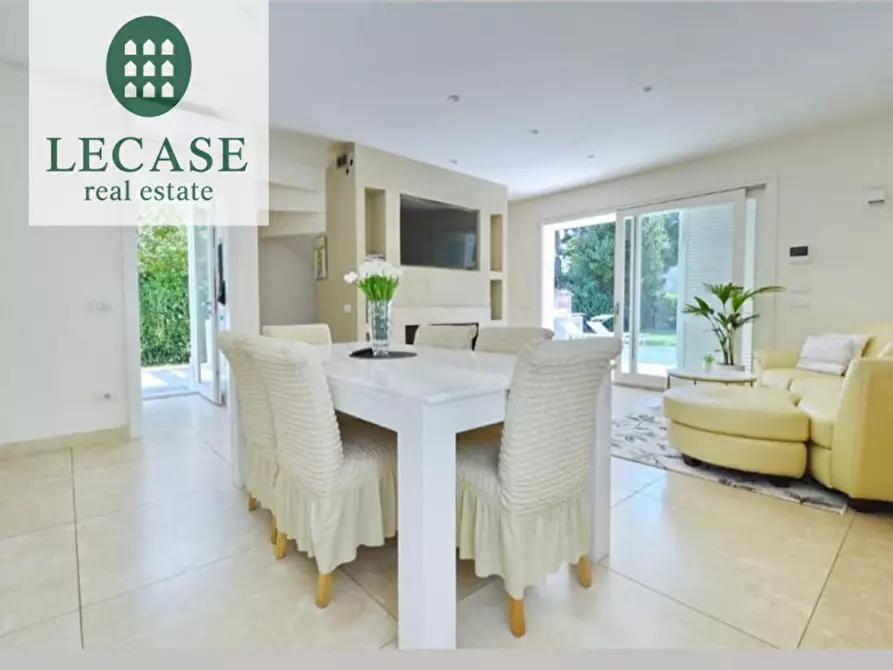 Immagine 6 di Villa in vendita  in Via Amilcare Ponchielli a Forte Dei Marmi