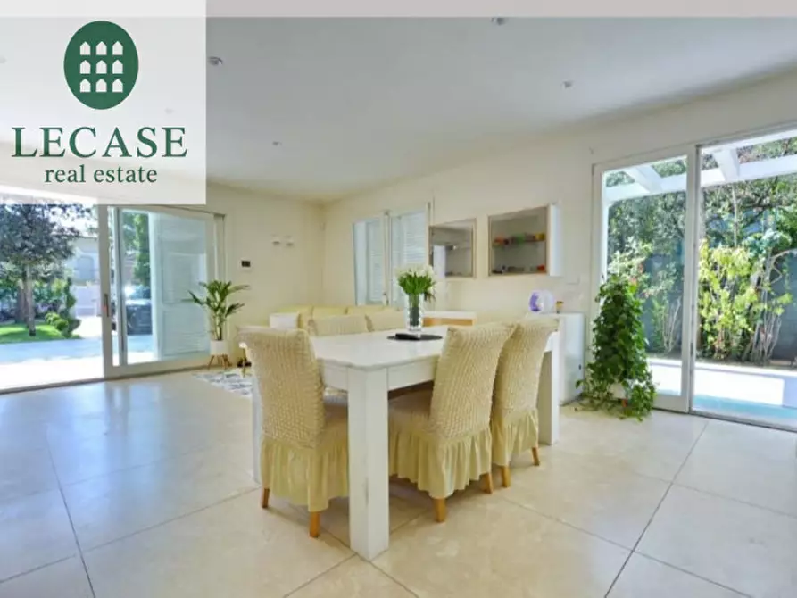 Immagine 7 di Villa in vendita  in Via Amilcare Ponchielli a Forte Dei Marmi