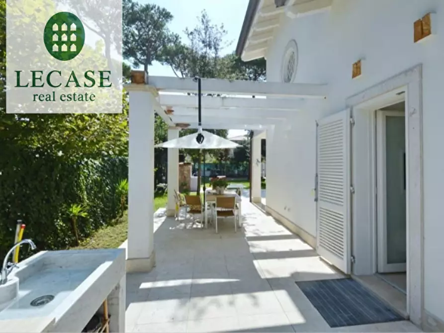 Immagine 26 di Villa in vendita  in Via Amilcare Ponchielli a Forte Dei Marmi