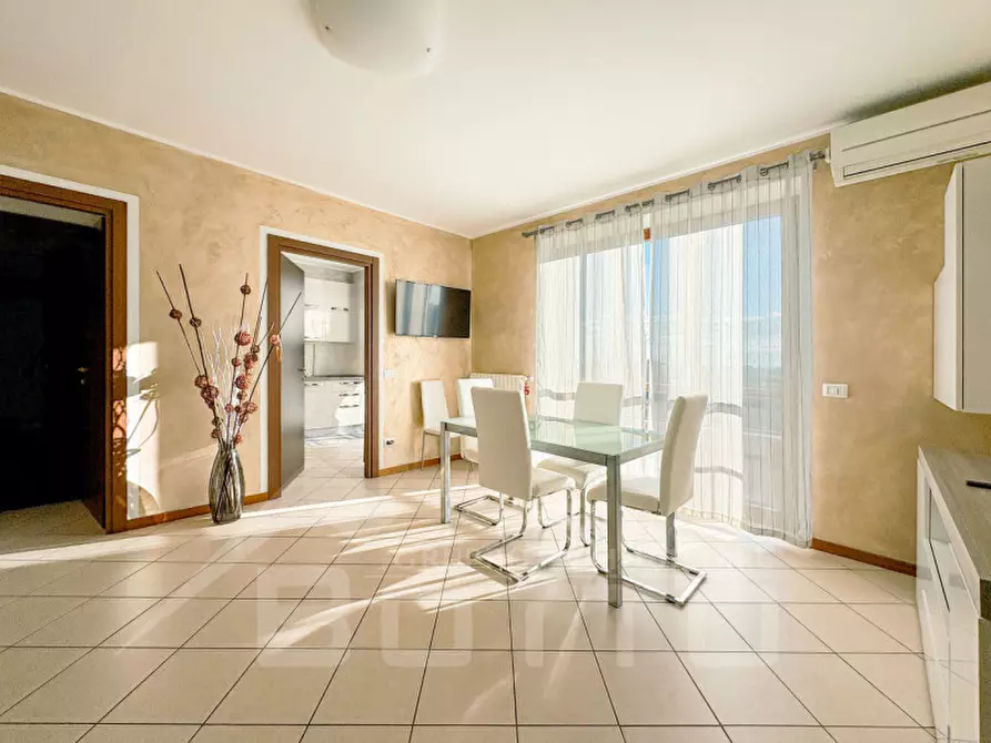 Immagine 1 di Appartamento in vendita  in Via della Costituzione n. 118 a Oleggio