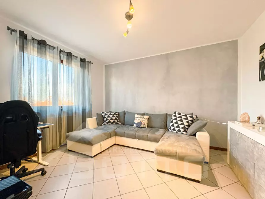 Immagine 12 di Appartamento in vendita  in Via della Costituzione n. 118 a Oleggio