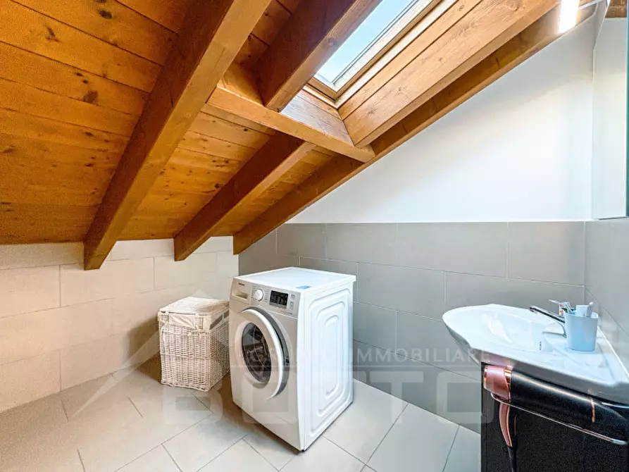 Immagine 27 di Appartamento in vendita  in Via della Costituzione n. 118 a Oleggio