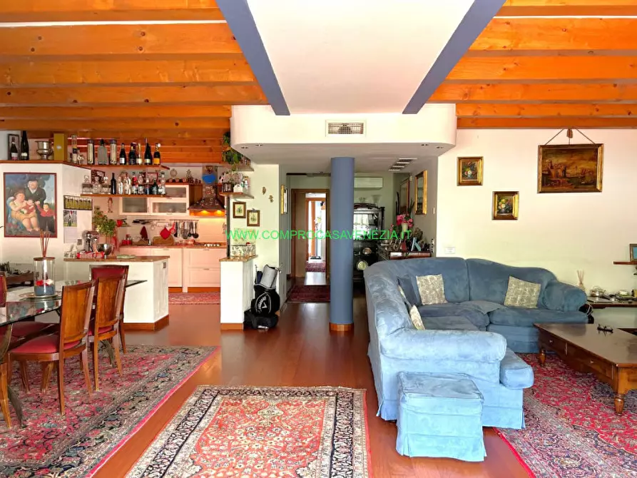 Immagine 2 di Appartamento in vendita  in via felisati a Venezia