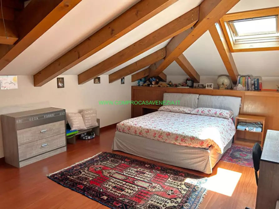 Immagine 9 di Appartamento in vendita  in via felisati a Venezia