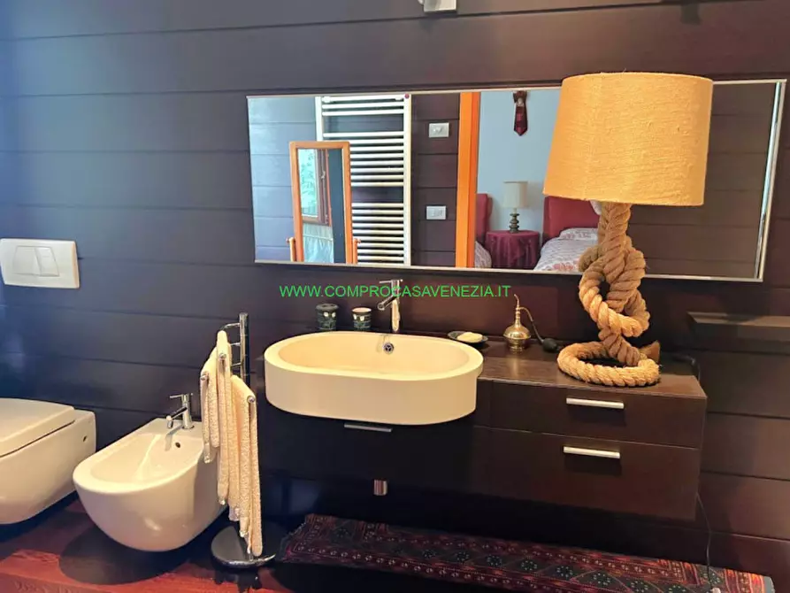 Immagine 16 di Appartamento in vendita  in via felisati a Venezia