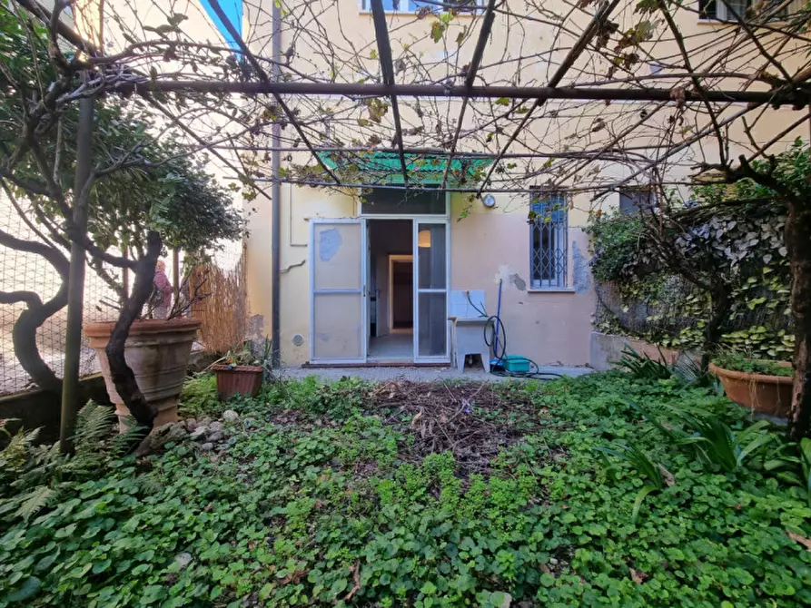 Immagine 1 di Appartamento in vendita  in VIA DEL GELSOMINO a Firenze