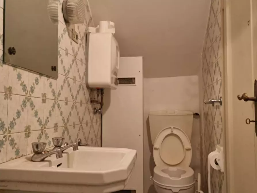 Immagine 8 di Appartamento in vendita  in VIA DEL GELSOMINO a Firenze