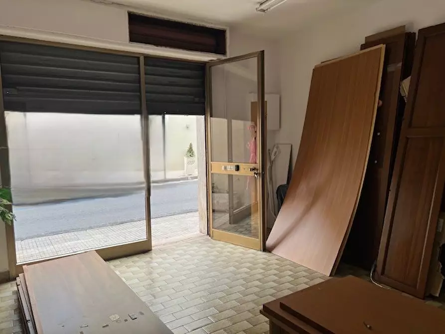 Immagine 1 di Negozio in affitto  a Quartu Sant'elena