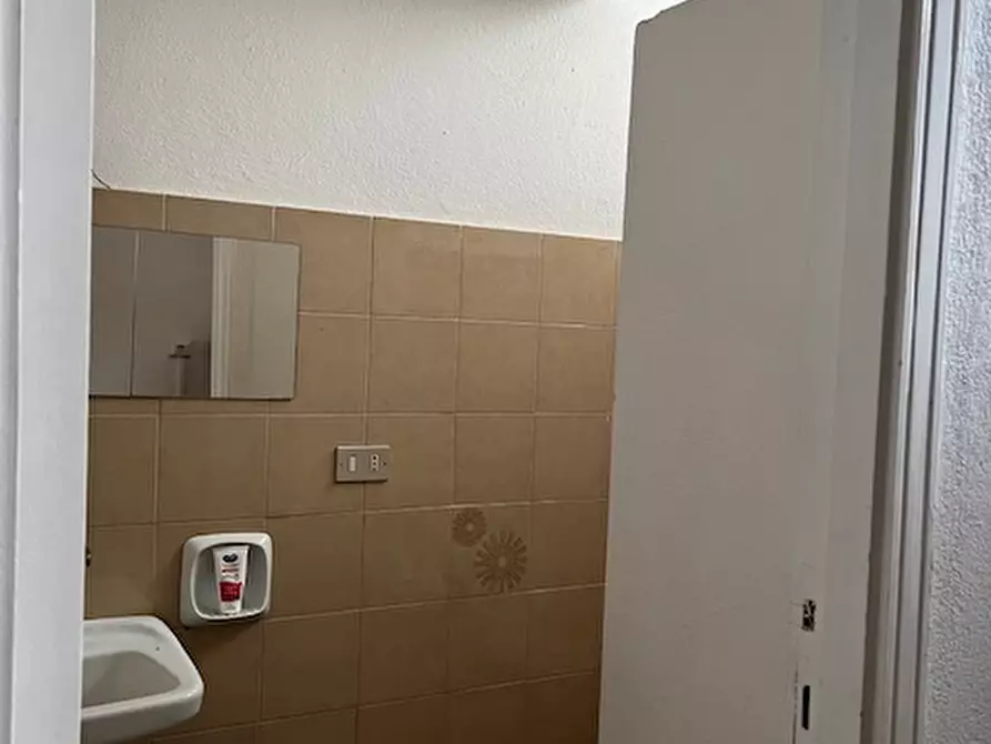 Immagine 5 di Negozio in affitto  a Quartu Sant'elena