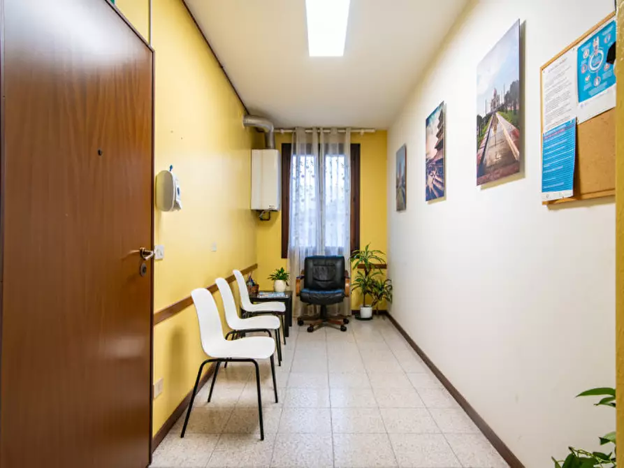 Immagine 5 di Ufficio in vendita  in Via Venticinque Aprile a Teolo