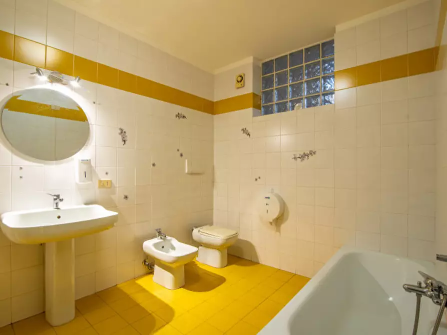 Immagine 12 di Ufficio in vendita  in Via Venticinque Aprile a Teolo